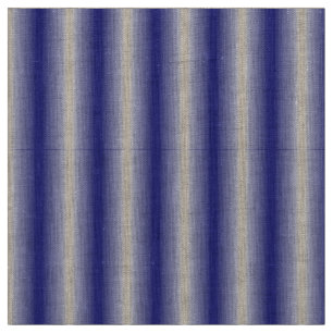 Ein kompliziertes, blaues geometrisches Muster mit Stoff