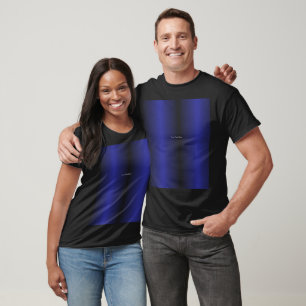 Ein kompliziertes, blaues geometrisches Muster mit T-Shirt