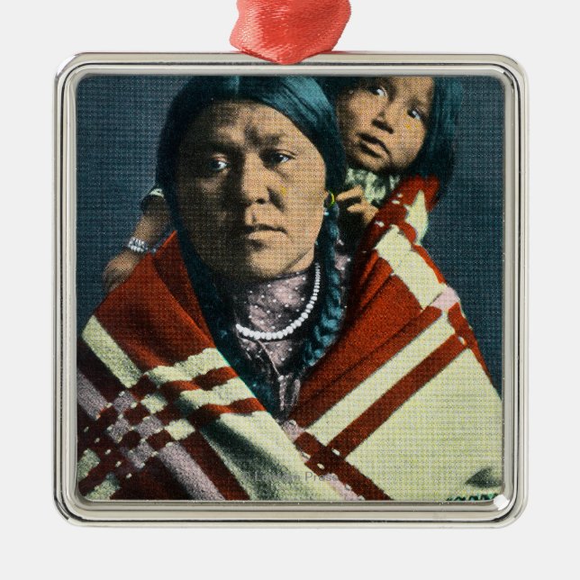 Ein Krähen-Inder Madonna und Kind Silbernes Ornament (Vorne)