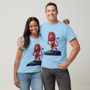 Ein kühner roter Löwe erhebt sich T-Shirt