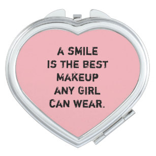 Ein Lächeln ist das beste Make-up, das jedes Taschenspiegel