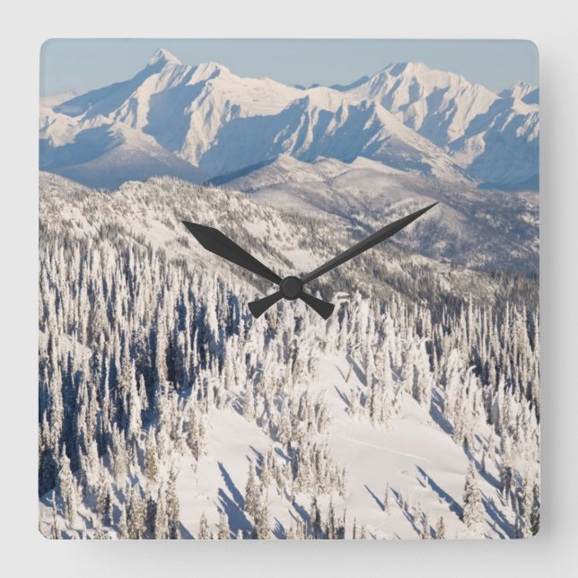 Ein Landschaftlicher Blick auf die schneebedeckten Quadratische Wanduhr (Vorderseite)