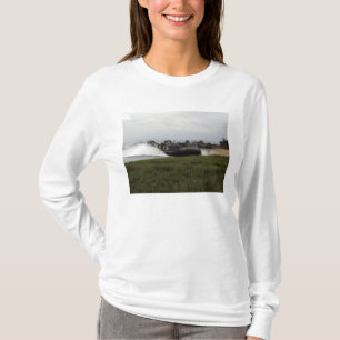 Ein LandungsbootLuftpolster kommt an Land T-Shirt