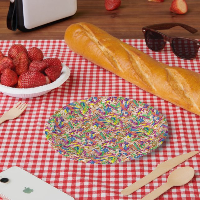 Ein lebendiges modernes Kunstwerk mit rosa und mu Pappteller (Picknick)