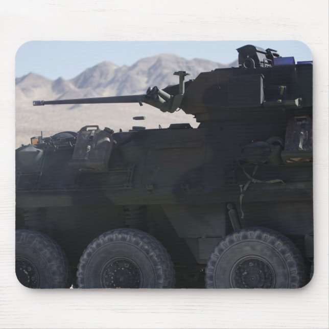 Ein leicht gepanzertes Fahrzeug feuert Mousepad (Vorne)