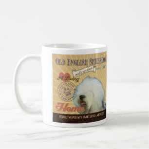Ein liebevoller alter englischer Schäferhund mach Kaffeetasse