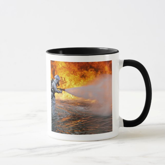Ein Löschteam für Flugzeuge Tasse (Rechts)