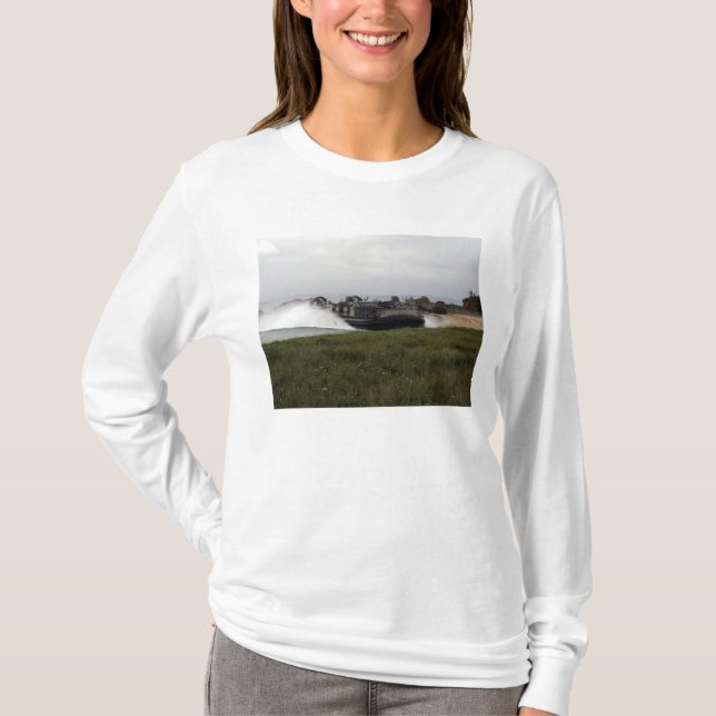 Ein Luftpolster eines Landefahrzeugs kommt an Land T-Shirt (Vorderseite)