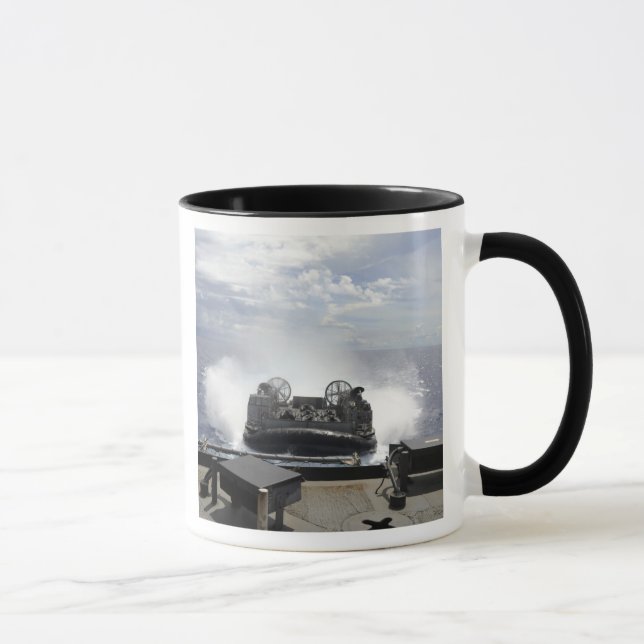 Ein Luftpolster für Landefahrzeuge Tasse (Rechts)