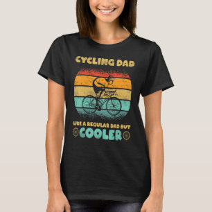 Ein lustiger Radfahrer-Vater wie ein regelmäßiger T-Shirt