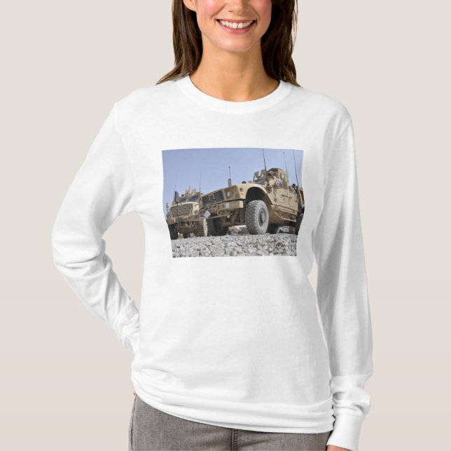 Ein M-ATV Mine Resistent Ambusgeschütztes Fahrzeug T-Shirt (Vorderseite)
