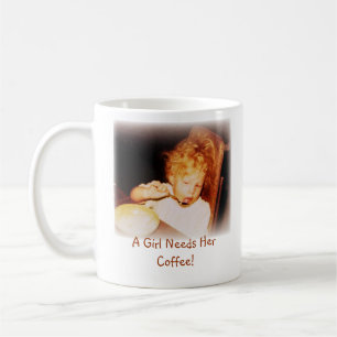 Ein Mädchen benötigt ihre Kaffee-Tasse Kaffeetasse