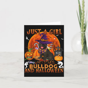 Ein Mädchen, das Bulldogge und Halloween lustiger Karte