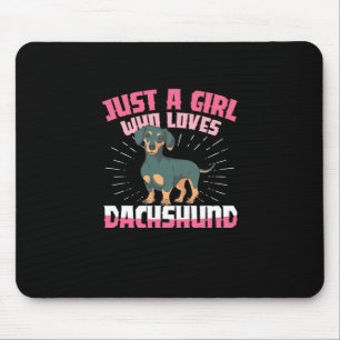Ein Mädchen, das Dackel Lieben Mousepad