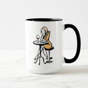 Ein Mädchen, das den Roten Wein genießt im Café Tasse