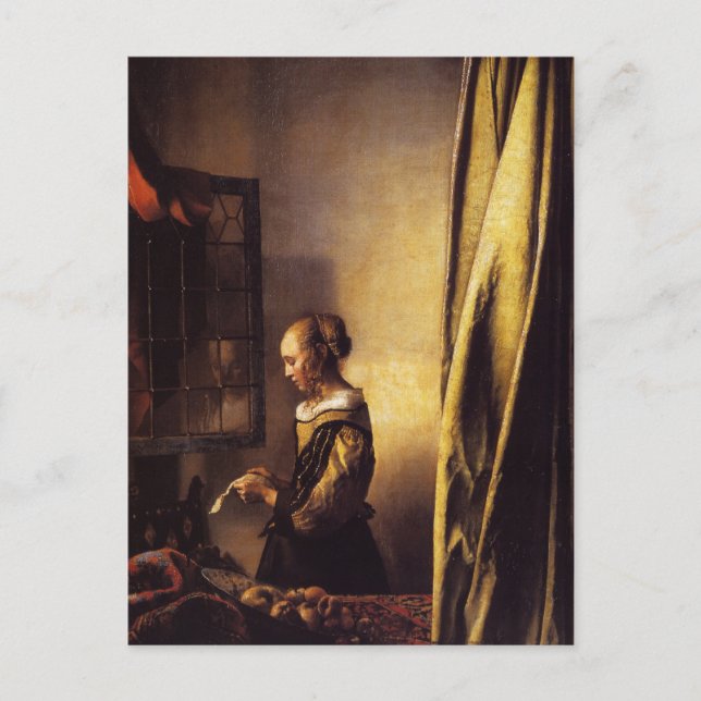 Ein Mädchen, das einen Buchstaben in einem offenen Postkarte (Vorderseite)