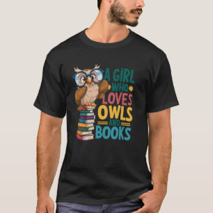 Ein Mädchen, das Eulen und Bücher Liebe T-Shirt