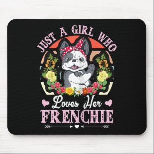 Ein Mädchen, das ihren französischen Bulldoggen Li Mousepad
