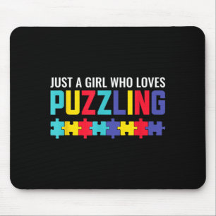 Ein Mädchen, das Rätsel-Rätsel-Horror liebt Mousepad