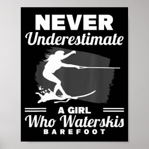 Ein Mädchen, das Wasserski ohne Schuhe fährt, Wass Poster