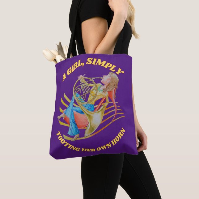 EIN MÄDCHEN, EINFACH IHREN EIGENEN HORN ZU ZEIGEN TASCHE (Von Nahem)