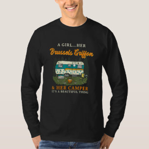 Ein Mädchen ihr Brüsseler Griffon und ihr Camper B T-Shirt