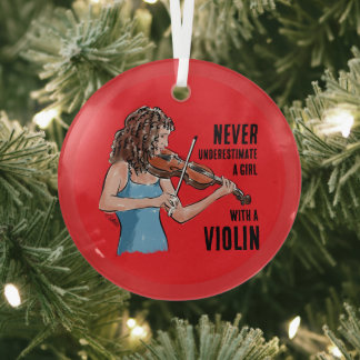 Ein Mädchen mit einem Violinenschmuck Ornament Aus Glas