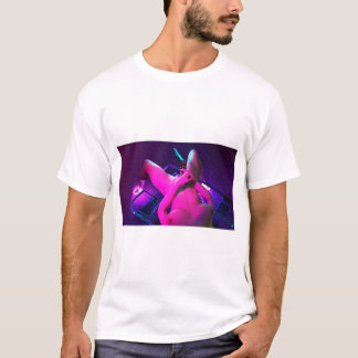Ein Mädchen und eine Waffe - Kunstdruck T-Shirt