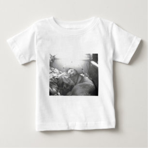 Ein Mädchen und ihr Hund B&W Foto Image Baby T-shirt