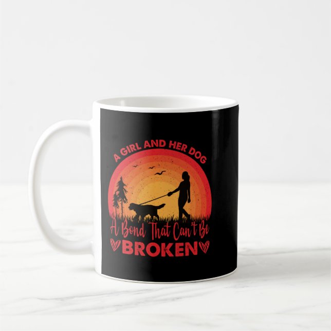 Ein Mädchen und ihr Hund eine Anleihe, die nicht z Kaffeetasse (Links)