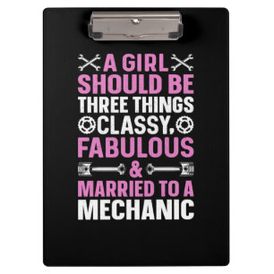 Ein Mädchen, verheiratet mit einem Mechaniker Klemmbrett