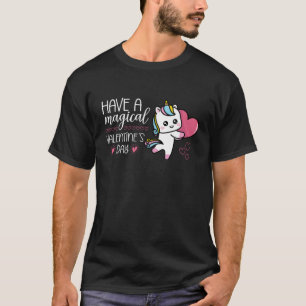 Ein magisches Valentinstag Einhorn T-Shirt