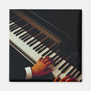 Ein Mann, der Klavier spielt Magnet