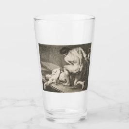 Ein Mann hebt die Legen eines anderen Mannes Glas