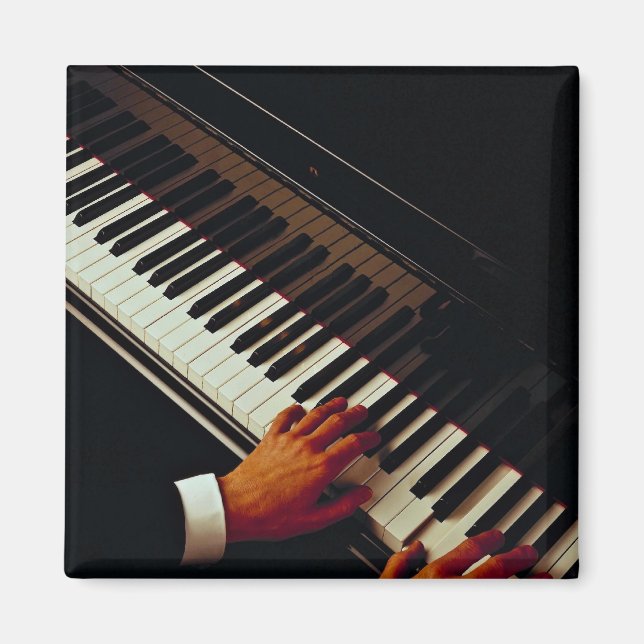 Ein Mann spielt Klavier Magnet (Vorne)
