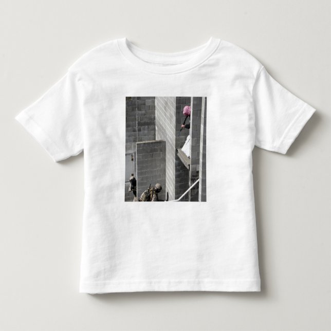 Ein Marine- und Rollenspielfeind Kleinkind T-shirt (Vorderseite)