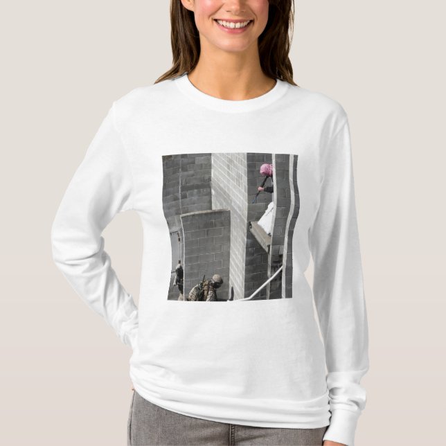 Ein Marine- und Rollenspielfeind T-Shirt (Vorderseite)