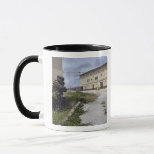 Ein Marinesoldat gibt Sicherheit bekannt Tasse