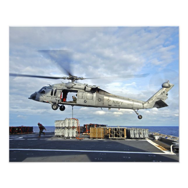 Ein MH-60er Seahawk bereitet sich darauf vor, Muni Fotodruck (Vorne)