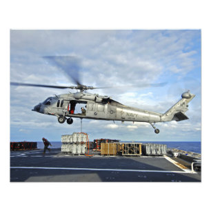 Ein MH-60S Seahawk bereitet vor sich, ammunitio zu Fotodruck