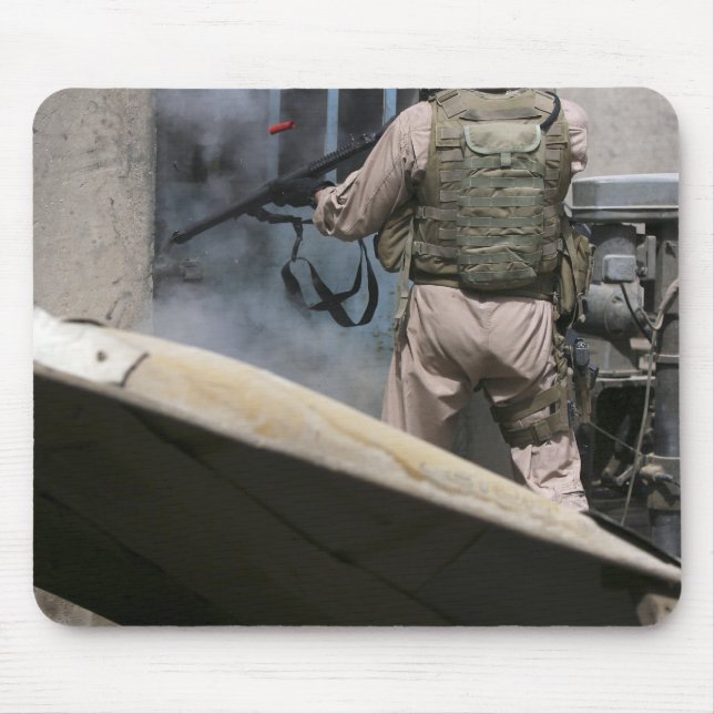 Ein Militärpolizist nutzt eine Runde, die durchbro Mousepad (Vorne)