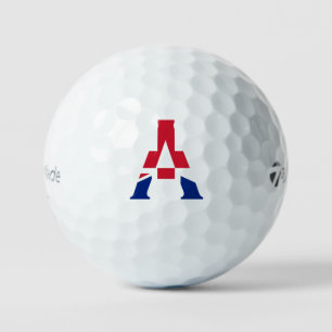 Ein Monogramm überlagerte sich auf der Flagge der Golfball
