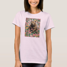 Ein Montanbär umgeben von Bitterroot-Blume T-Shirt