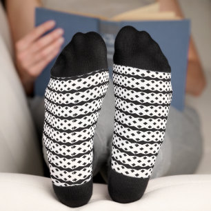 Ein nahes Up einer flauschigen Orange- und Weißkat Socken