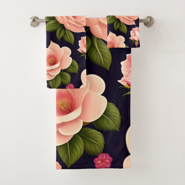 Ein nahtloses Muster mit rosa Rosen auf einem dunk Badhandtuch Set (Insitu)