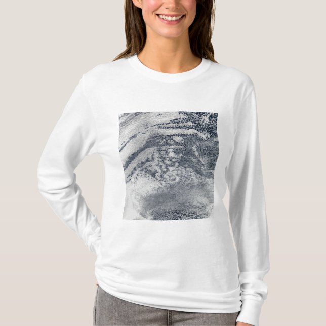 Ein Netz von Wolken über dem Pazifik T-Shirt (Vorderseite)