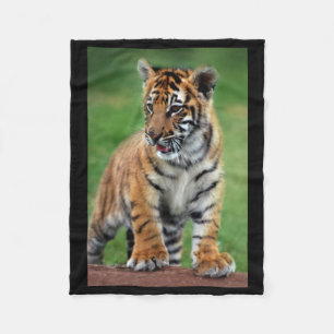 Ein niedlicher Babytiger Fleecedecke