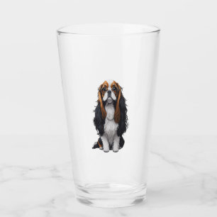 Ein niedlicher Hund König Charles Spaniel Glas