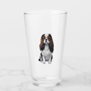 Ein niedlicher Hund König Charles Spaniel Glas
