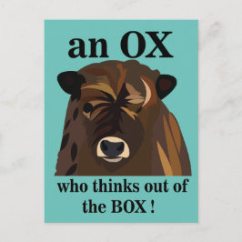 Ein Ochse, der aus der Schachtel denkt Postkarte